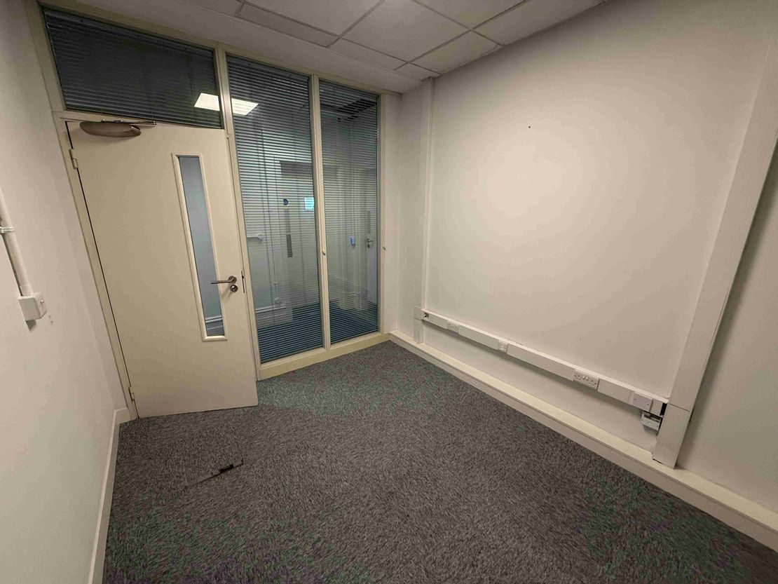 Grd Floor, 41 High Street, Newcastle Under Lyme, ST5 1QZ