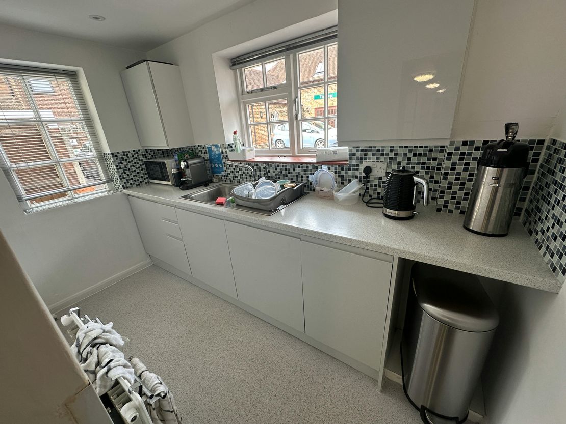 Red Lion House, Bentley, Bentley, Farnham, GU10 5HY