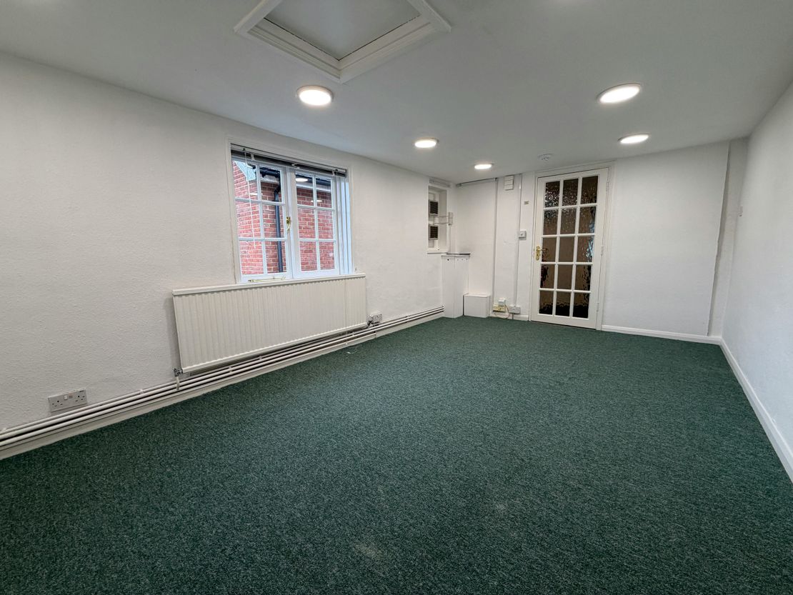 Red Lion House, Bentley, Bentley, Farnham, GU10 5HY