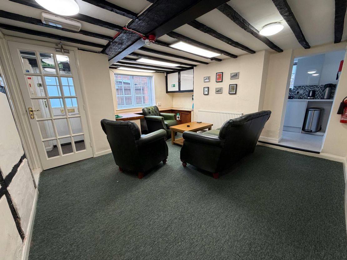 Red Lion House, Bentley, Bentley, Farnham, GU10 5HY