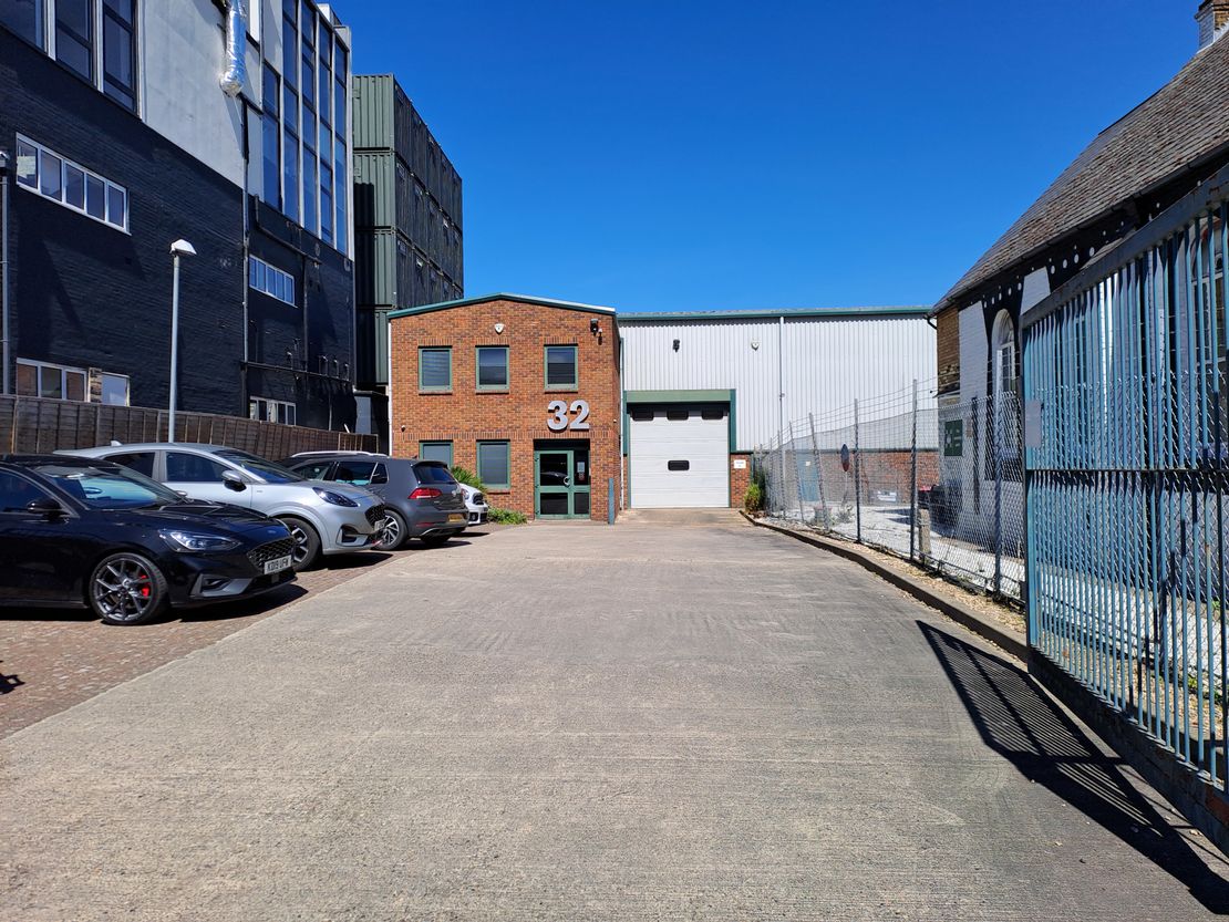32 Henry Road, Barnet, Hertfordshire, EN4 8BD