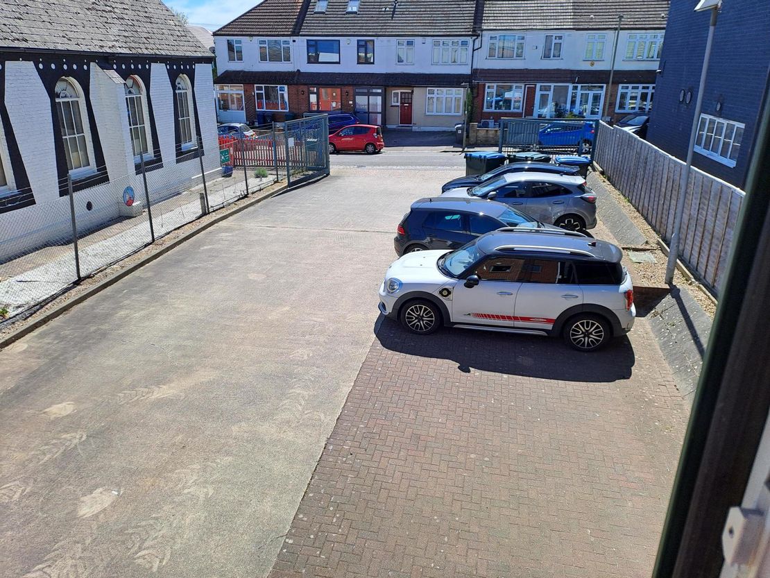 32 Henry Road, Barnet, Hertfordshire, EN4 8BD