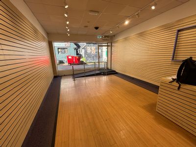 Property Image for 9A Market Square, Witney, OX28 6AB