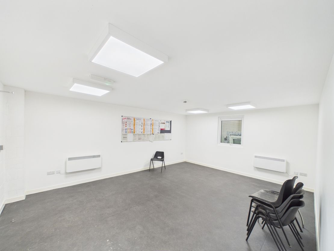 Unit B, Lochside Industrial Estate, Irongray Road, Dumfries, Dumfries & Galloway, DG2 0HT