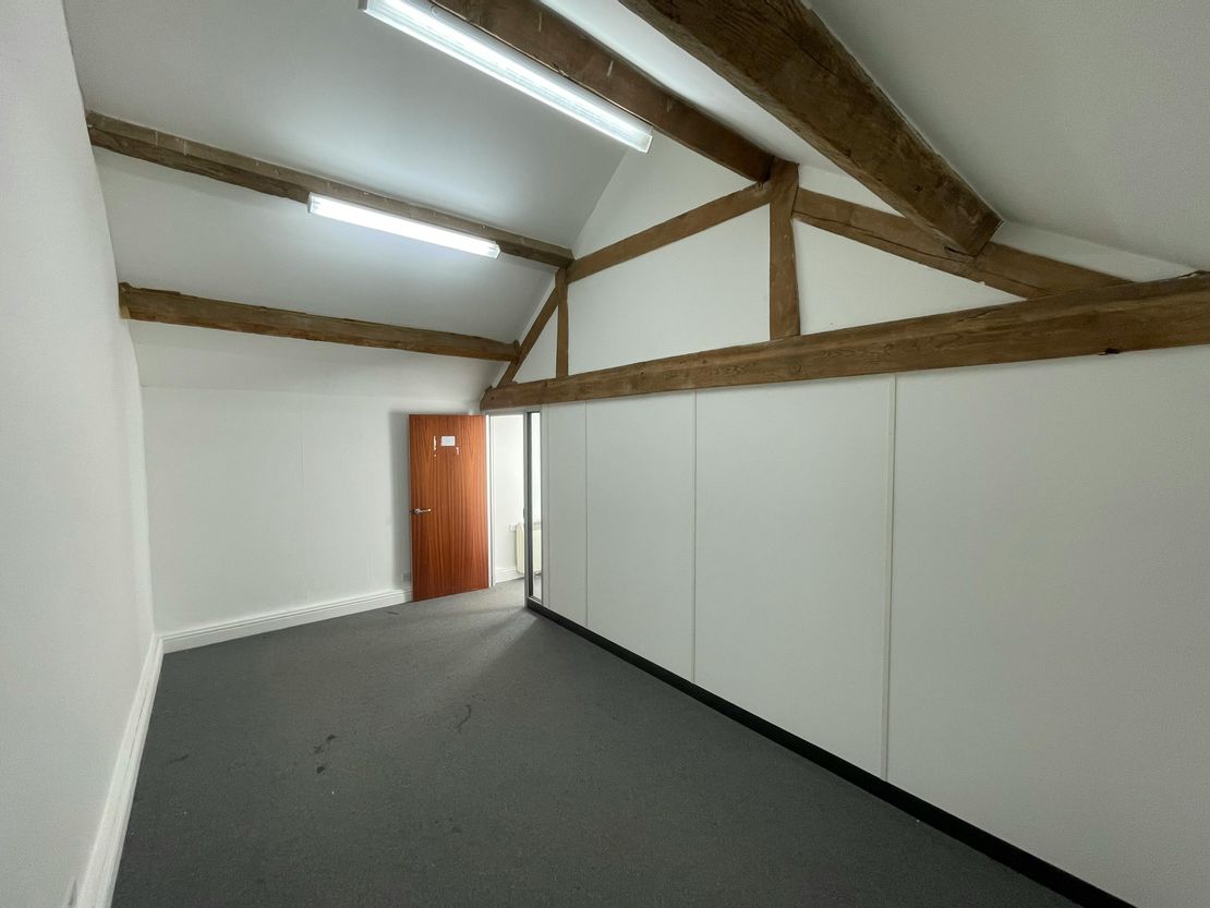 Unit 5 - First Floor, Gate Farm, Woodstock, OX20 1DB