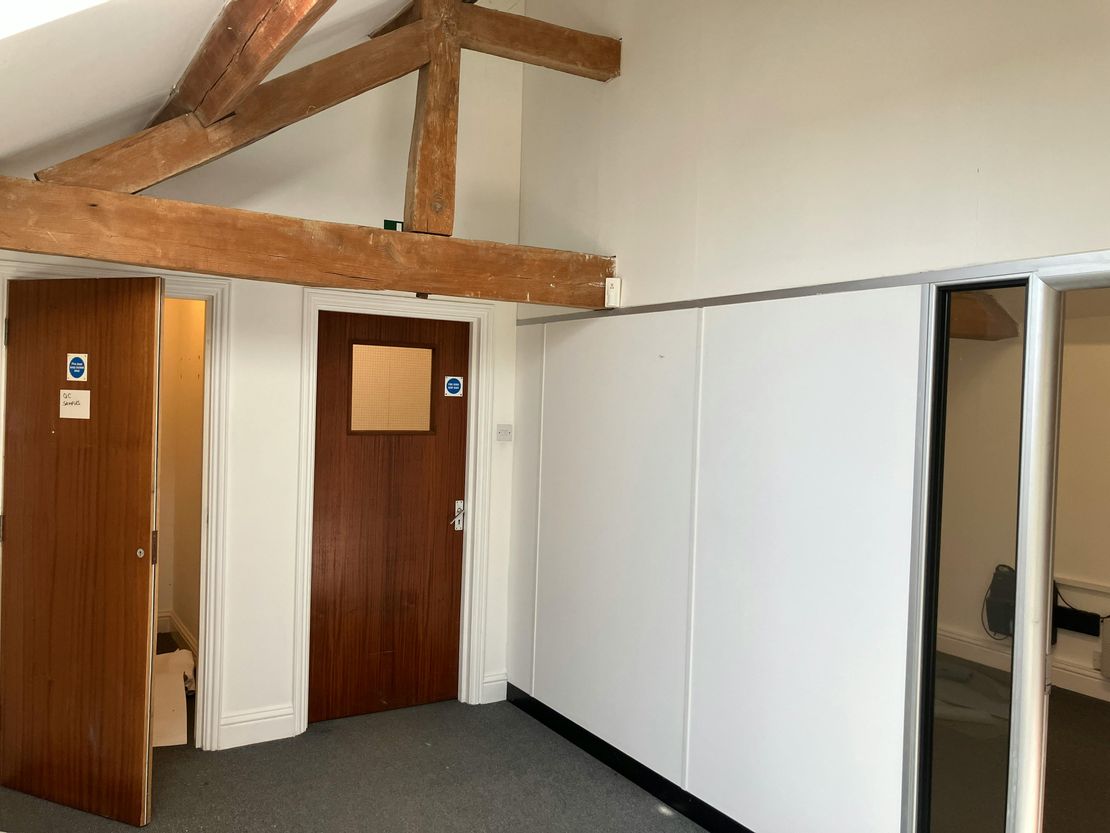 Unit 5 - First Floor, Gate Farm, Woodstock, OX20 1DB