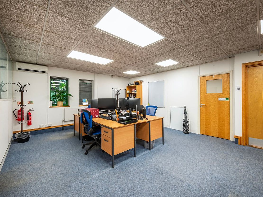 8 Beaumont Gate, Radlett, WD7 7AR