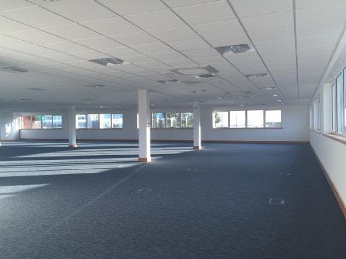 Mondial House, 5 Mondial Way, Heathrow, Middlesex, UB3 5AR