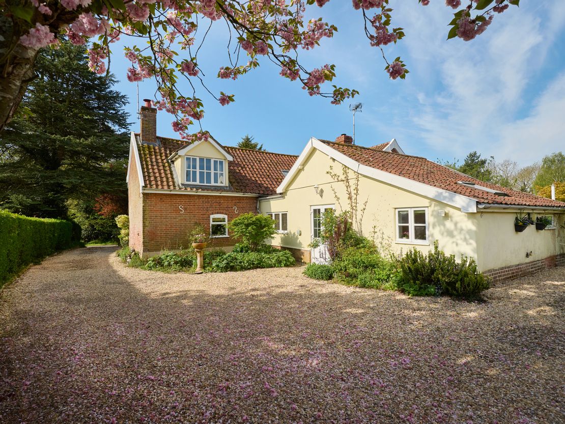 Cottage Farm, Cottage Farm And Upthorpe Lodges, Upthorpe Road, Stanton, Bury St. Edmunds, Suffolk, IP31 2AP