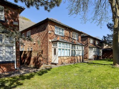 Property Image for 47-69 Salmon Grove & 3 Ferens Avenue, Hull, East Riding Of Yorkshire, HU6 7SZ