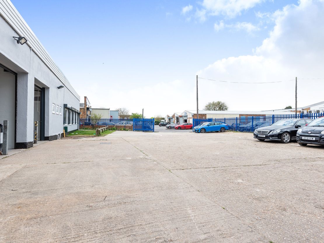 Unit E2, Fairacres Industrial Estate, Windsor, Berkshire, SL4 4LE