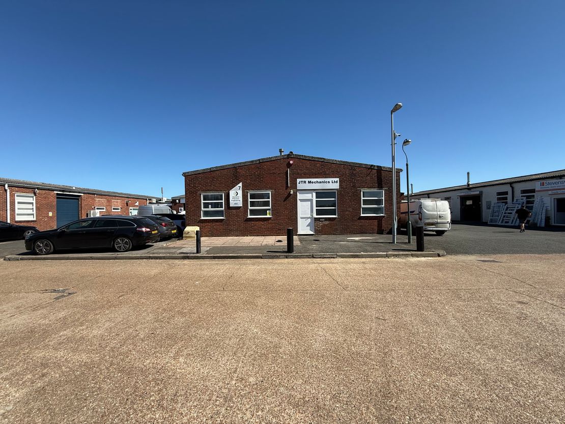 Unit 7, Station Road Industrial Estate, Hailsham, East Sussex, BN27 2EL