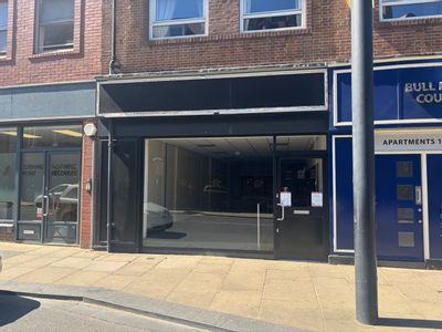 Property Image for 8 Bull Ring, Wakefield, WF1 1HA