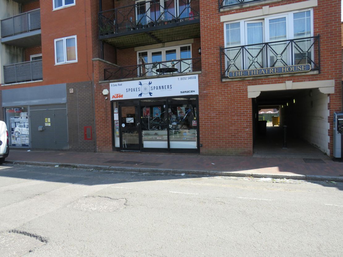 8 Camp Road, Farnborough, GU14 6EW