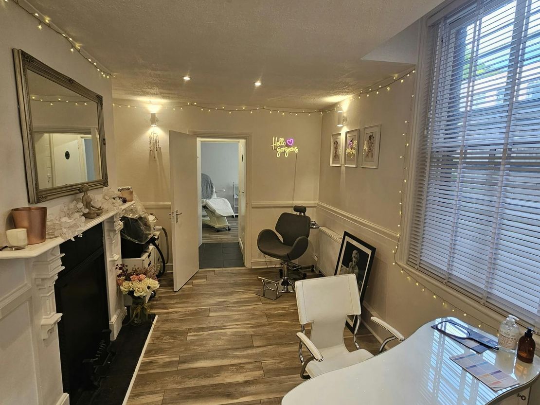 64 High Street, Heathfield, TN21 8JB