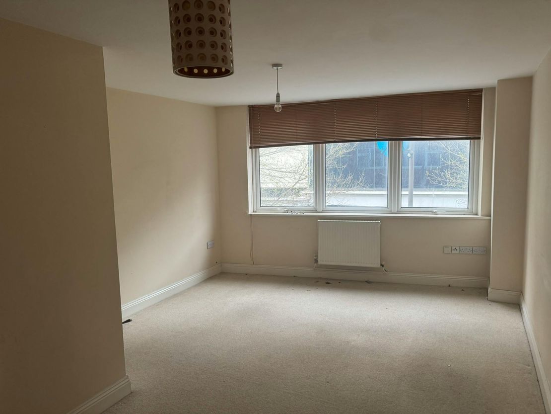 12 Commercial Way, Woking, GU21 6ET