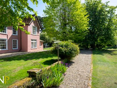 Property Image for Layer-de-la-haye, Colchester