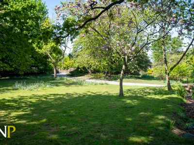 Property Image for Layer-de-la-haye, Colchester