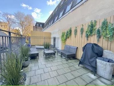 Property Image for 21 George Street, Richmond, TW9 1HY