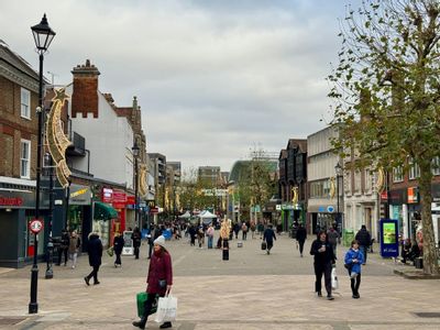 Property Image for 5a Thames Street, Staines, TW18 4SD