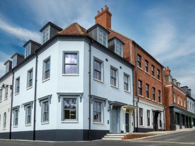 Property Image for Salisbury Square, Hatfield, AL9 5AD