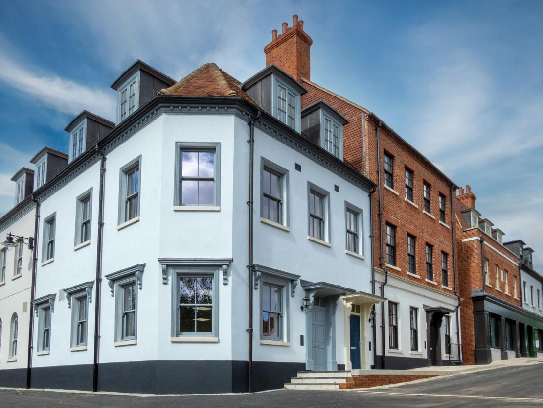 Salisbury Square, Hatfield, AL9 5AD