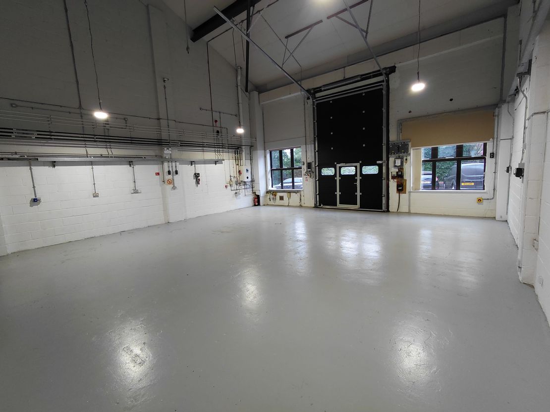 Unit 5 Tillingbourne Court, Station Road, Dorking, Surrey, RH4 1HJ