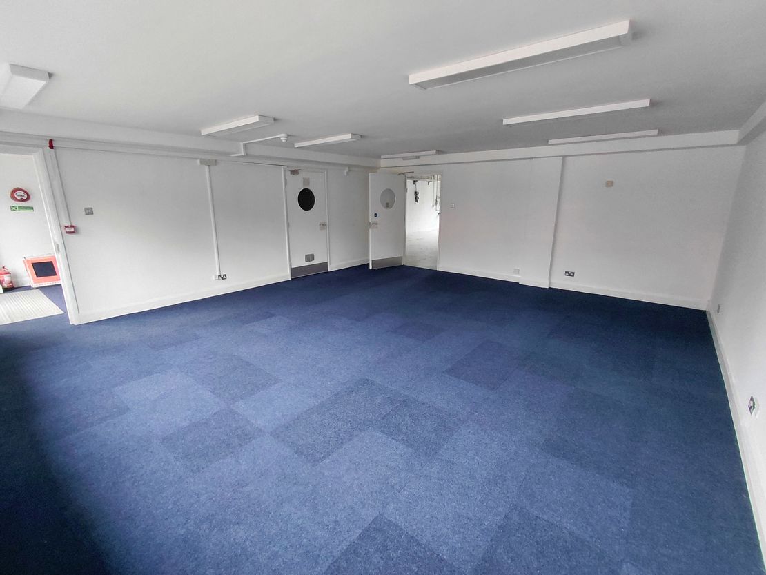 Unit 5 Tillingbourne Court, Station Road, Dorking, Surrey, RH4 1HJ
