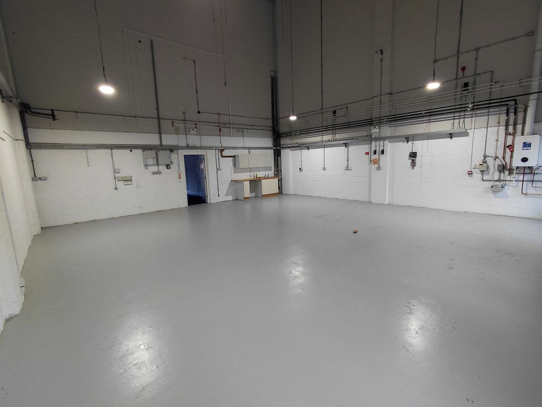 Unit 5 Tillingbourne Court, Station Road, Dorking, Surrey, RH4 1HJ