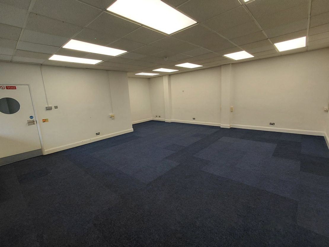 Unit 5 Tillingbourne Court, Station Road, Dorking, Surrey, RH4 1HJ