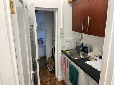 Property Image for 3 Church Street, Edenbridge, TN8 5BD