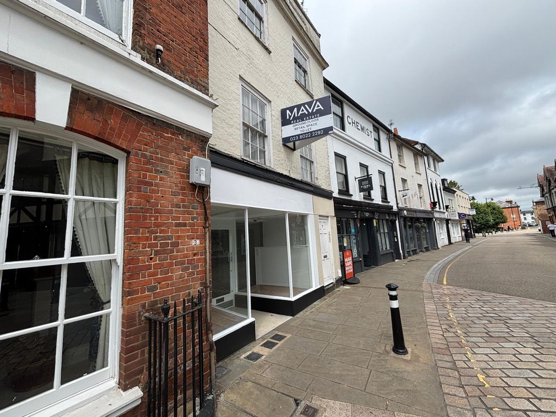 11 Market Place, Romsey, Hampshire, SO51 8NB