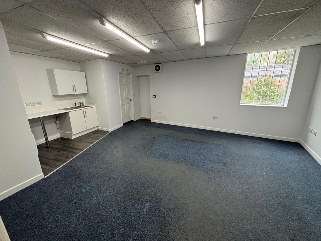 11 Market Place, Romsey, Hampshire, SO51 8NB