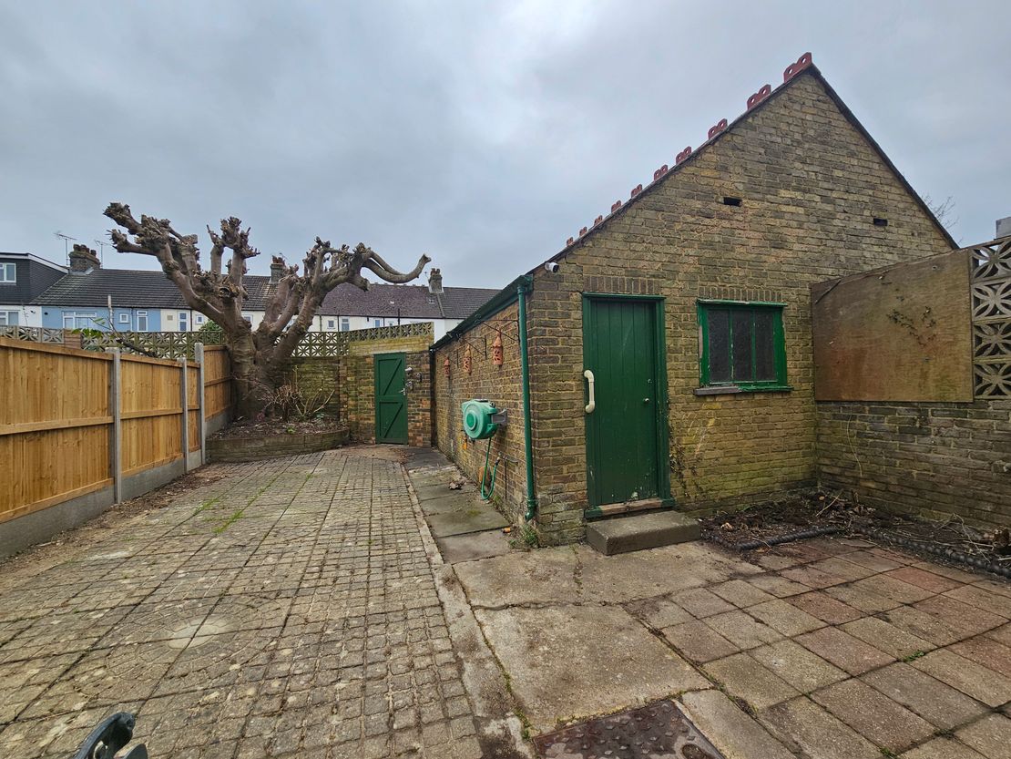 143 Watling Street, Gillingham, Kent, ME7 2YY