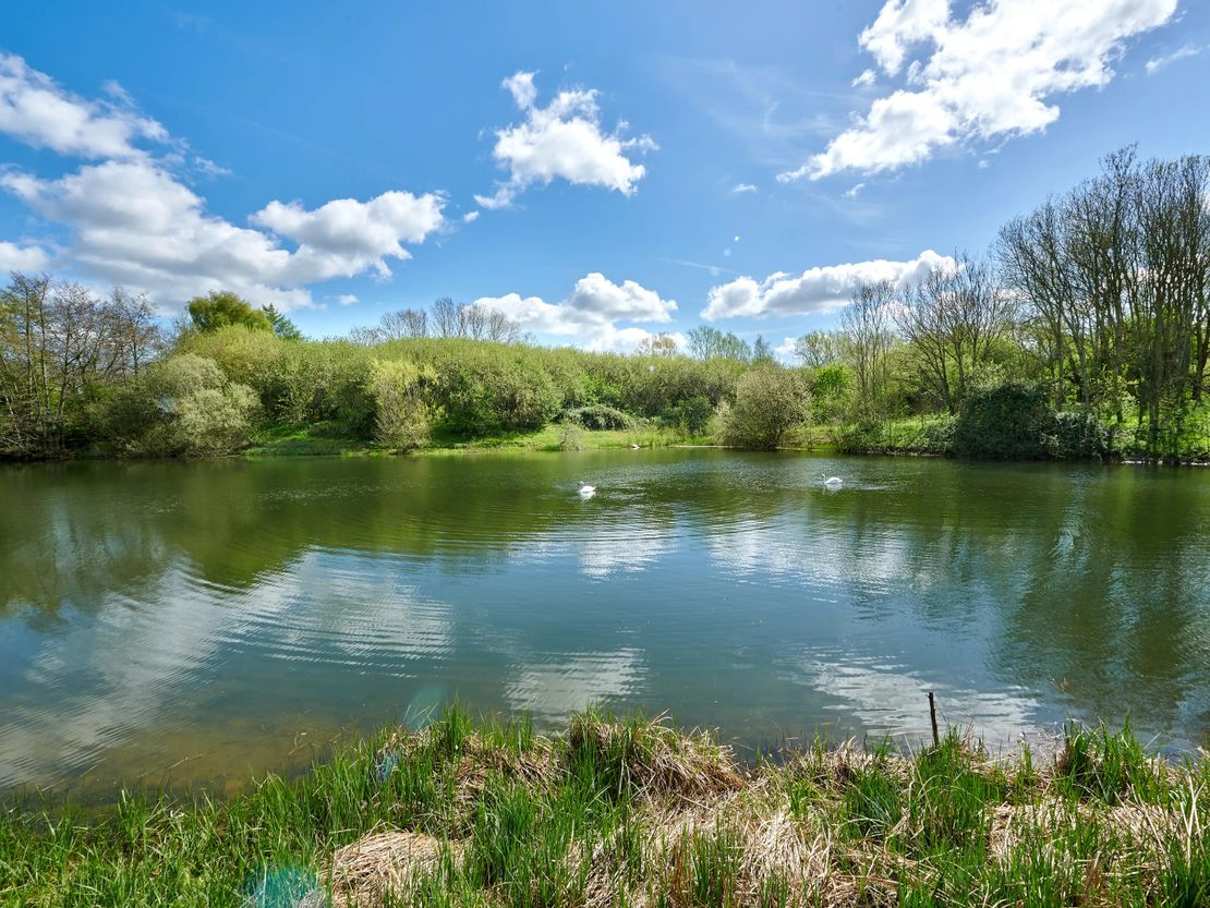 Foxholes Fisheries, Crick, Northampton, Northamptonshire, NN6 7US