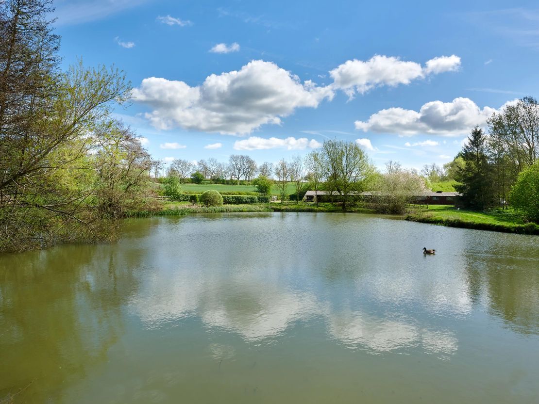 Foxholes Fisheries, Crick, Northampton, Northamptonshire, NN6 7US