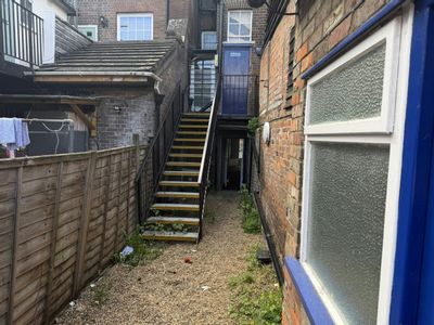 Property Image for 38 High Street, Tring, HP23 5AA