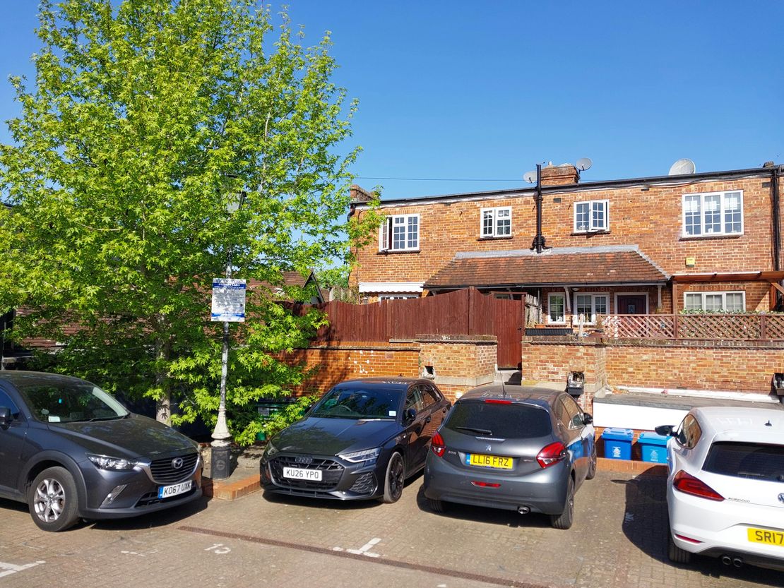 1 Broomhall Buildings, London Road, Ascot, SL5 0DH