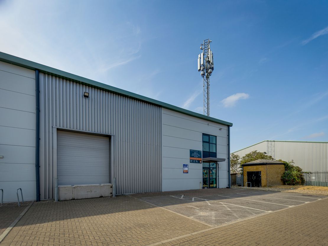 Unit 8, Thurrock Trade Park, Oliver Road, Grays, Essex, RM20 3AL