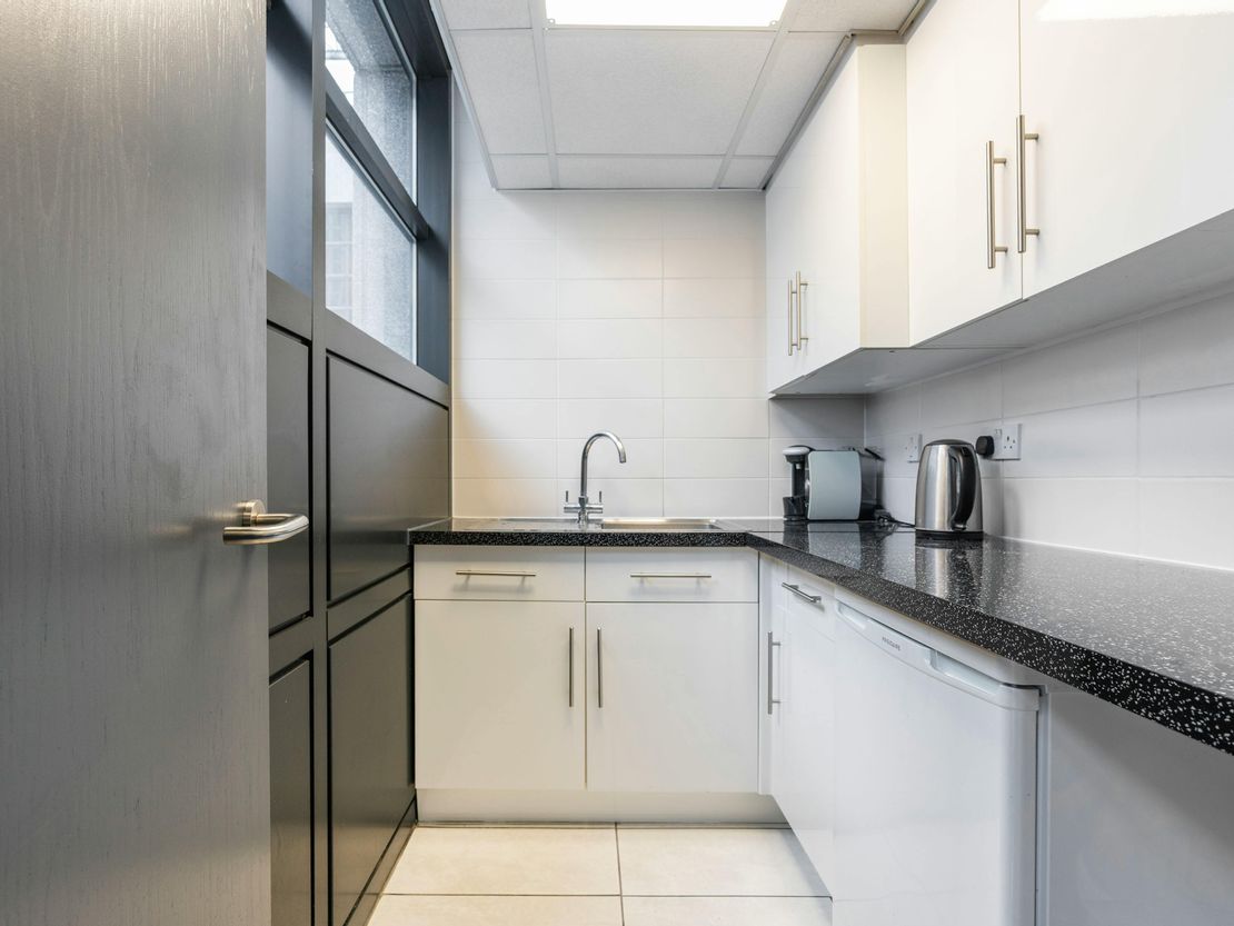 Suite 37, Beaufort Court, Canary Wharf, E14 9XL