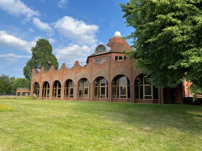 Property Image for Pippbrook, Reigate Road, Dorking, Surrey, RH4 1SJ