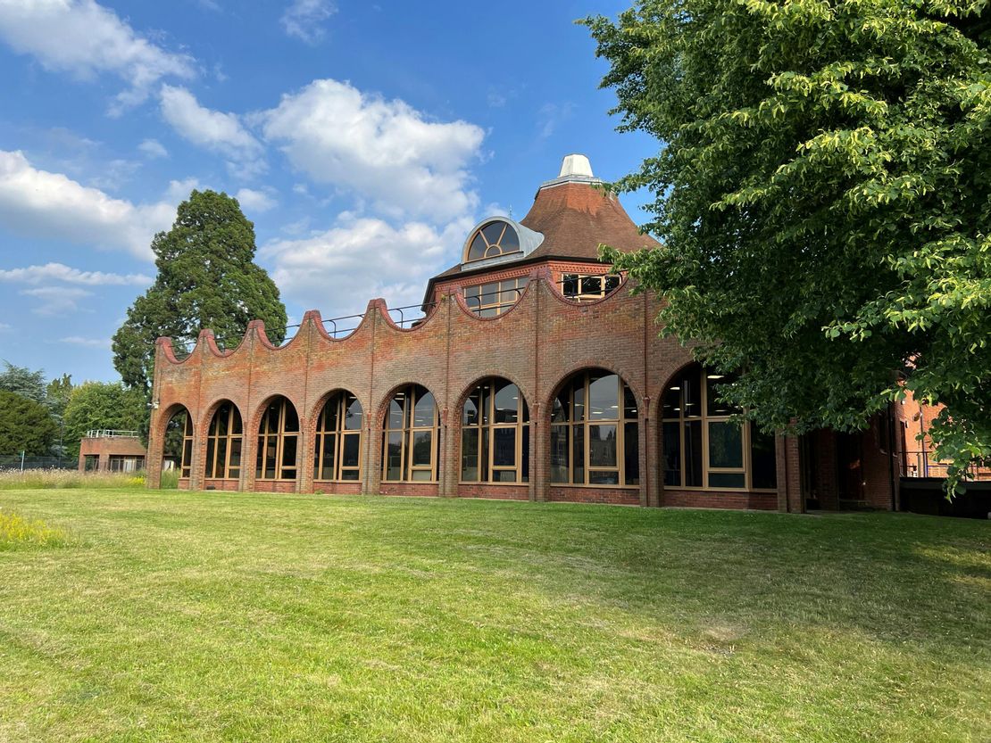 Pippbrook, Reigate Road, Dorking, Surrey, RH4 1SJ