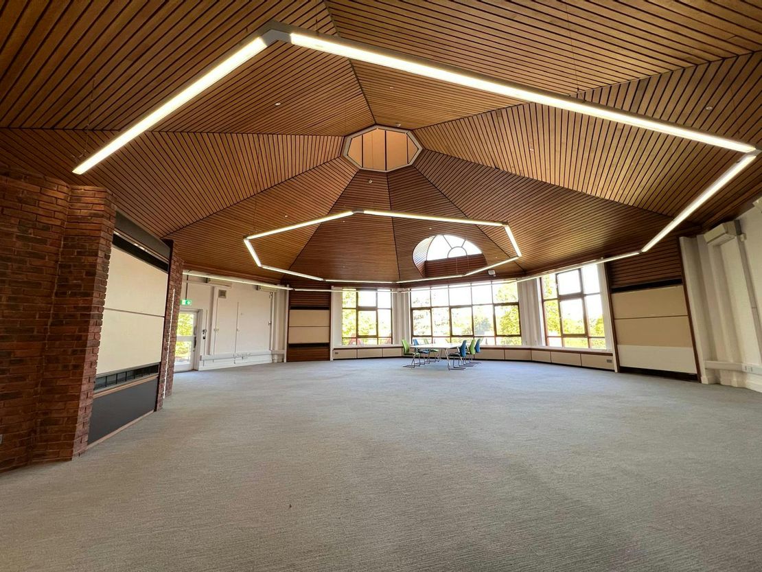 Pippbrook, Reigate Road, Dorking, Surrey, RH4 1SJ