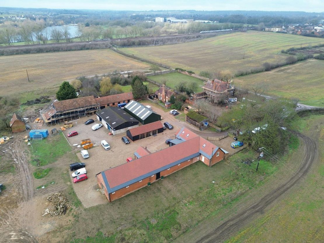 Unit 10 Woodhall Farmstead, Mill Green, Hatfield, AL9 5NU