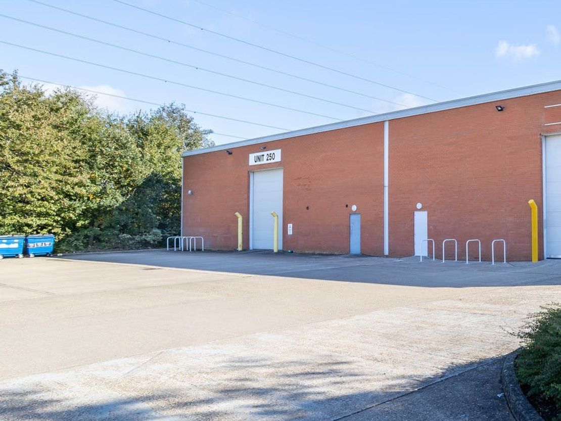 Unit 250, Centennial Park, Centennial Avenue, Elstree, WD6 3TH