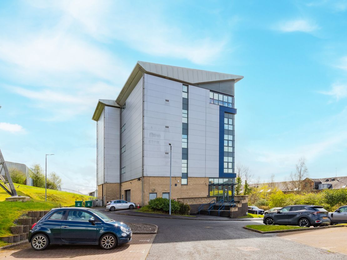 50 High Craighall Road, Glasgow, G4 9UD