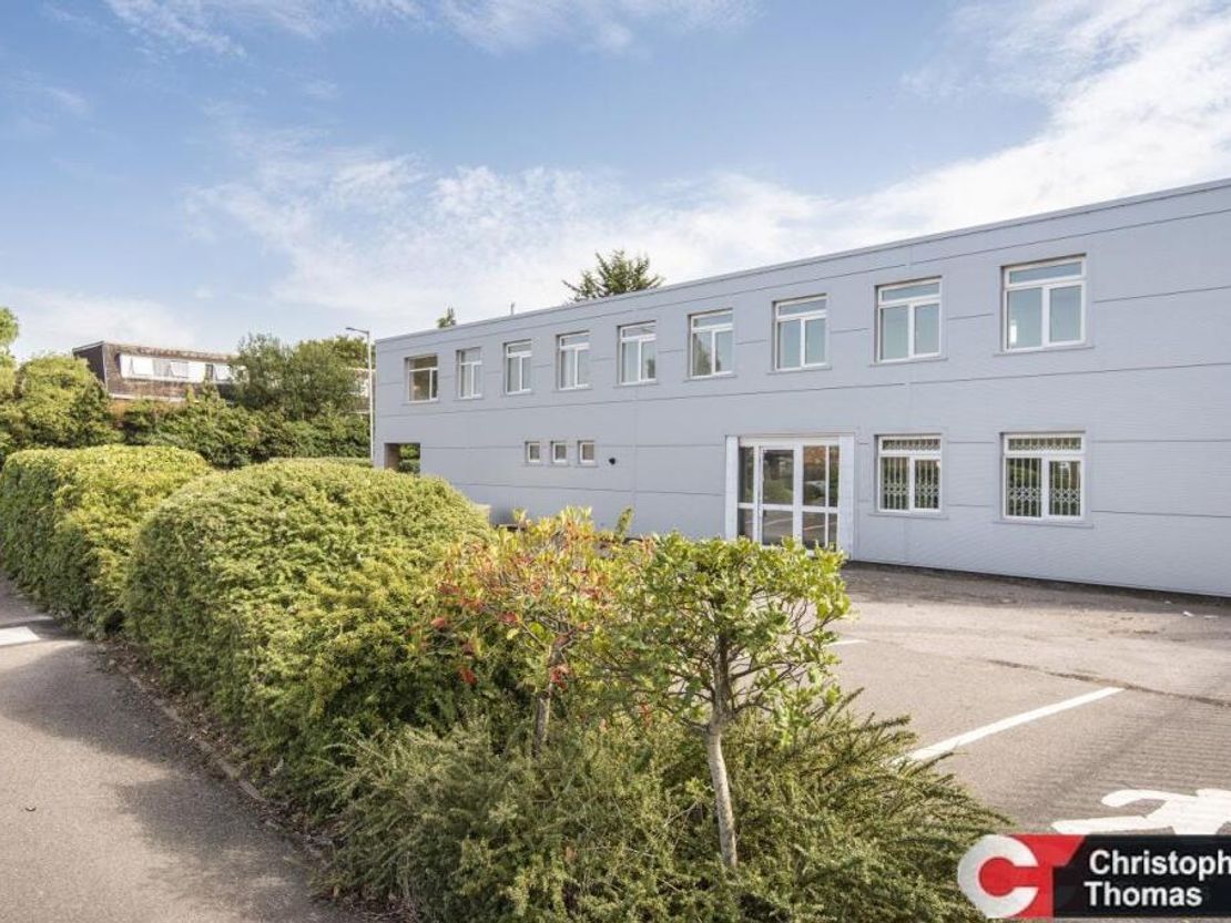 Unit 3, Windsor Trade Centre, Fairacres Industrial Estate, Windsor, Berkshire, SL4 4LE