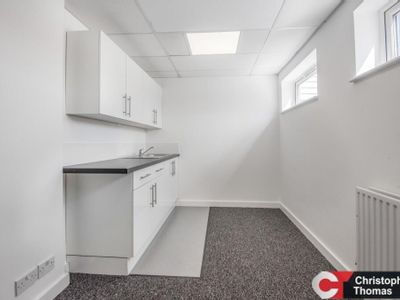 Property Image for Unit 3, Windsor Trade Centre, Fairacres Industrial Estate, Windsor, Berkshire, SL4 4LE