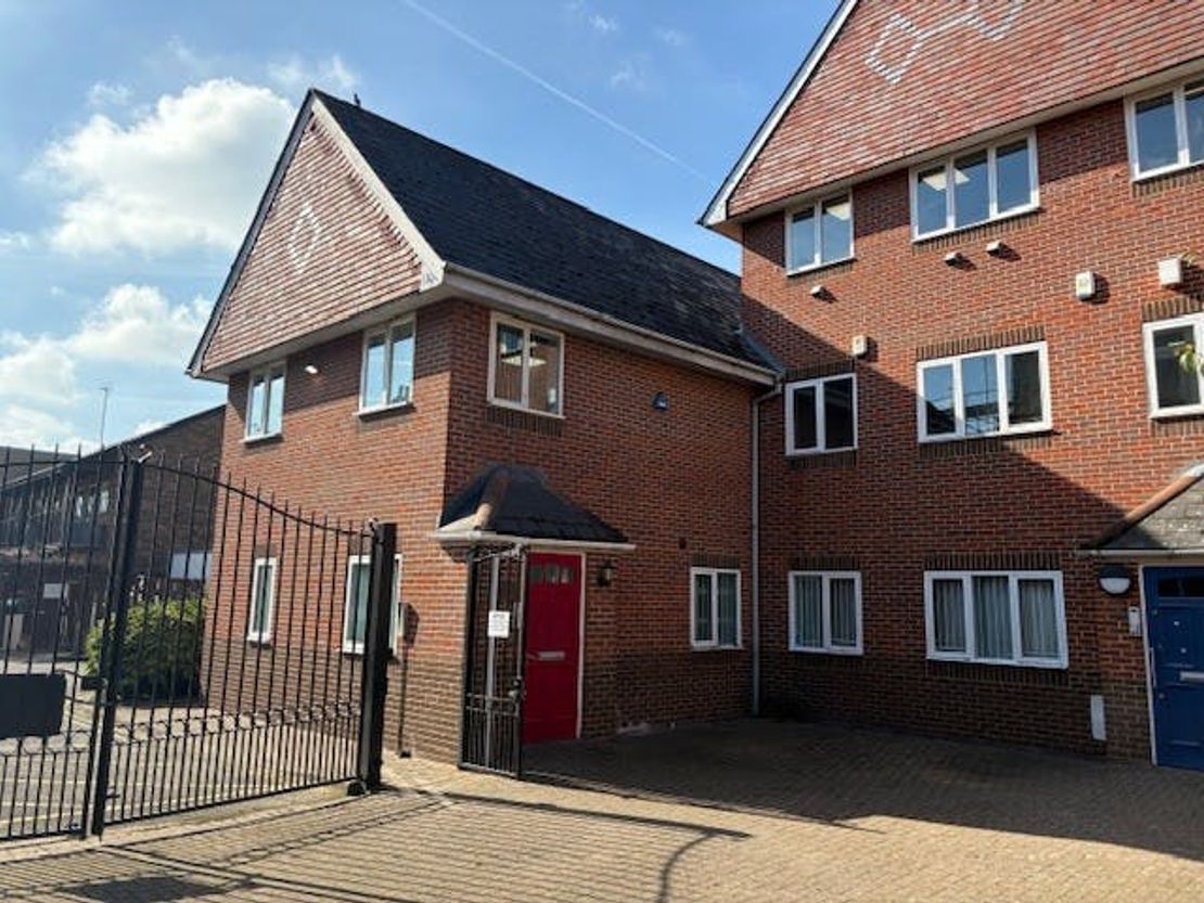 11 Regent Gate, 83 High Street, Waltham Cross, EN8 7AF