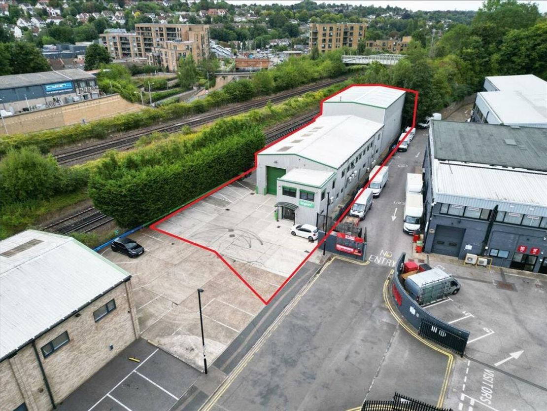 Unit D Redlands, Ullswater Industrial Estate, Coulsdon, CR5 2HT